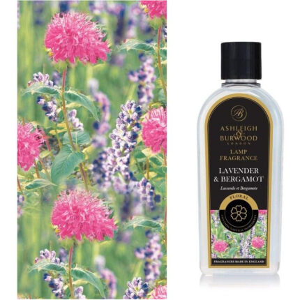Flasche Lavender & Bergamot Lamp Fragrance vor floralem Hintergrund