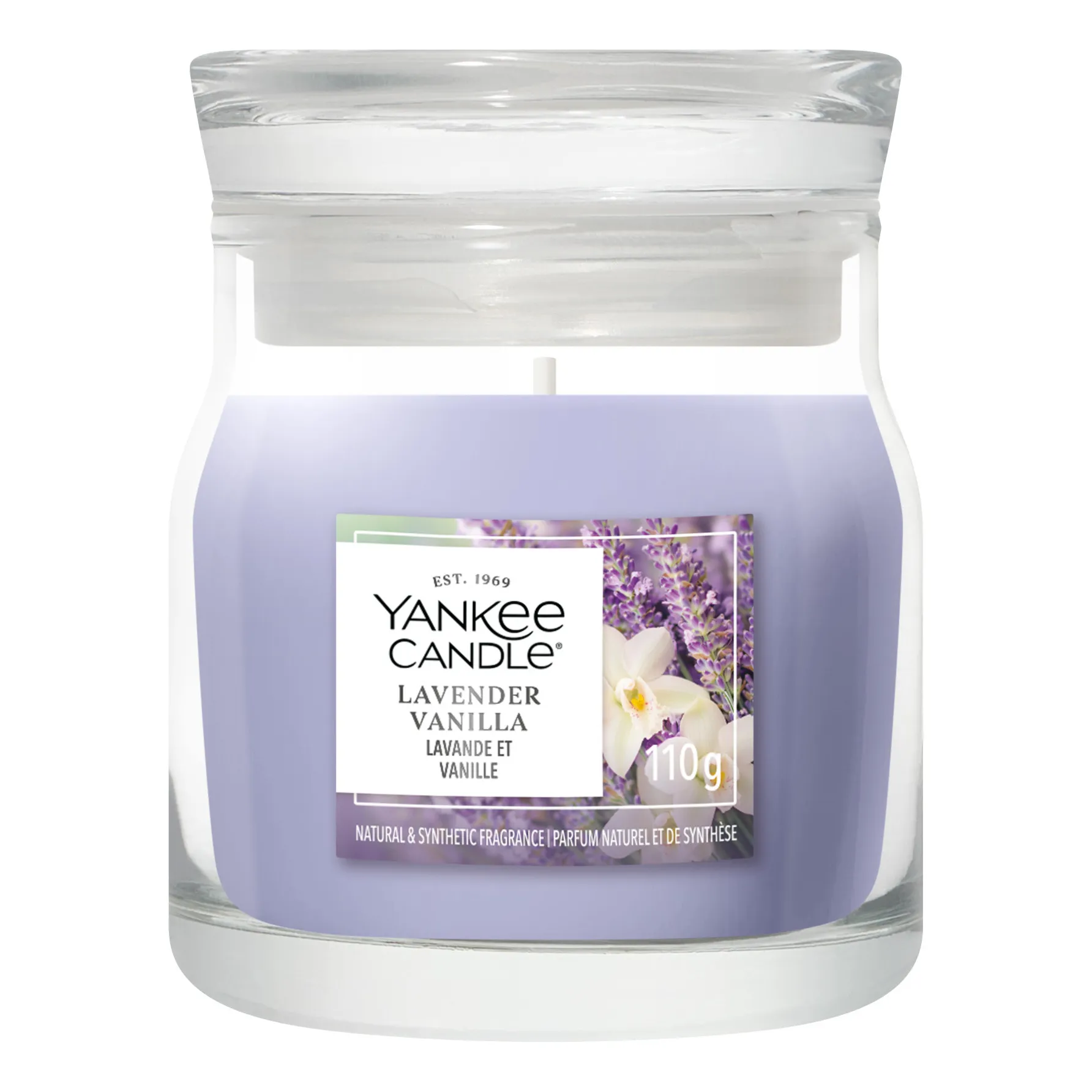 Lavender Vanilla Duftkerze im Glas Lavender Vanilla Duftkerze im Glas vor weißem Hintergrund