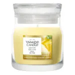 Yankee Candle Lemon Gelato Kerze im Glas auf weißem Hintergrund