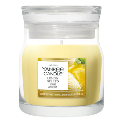 Yankee Candle Lemon Gelato Kerze im Glas auf weißem Hintergrund