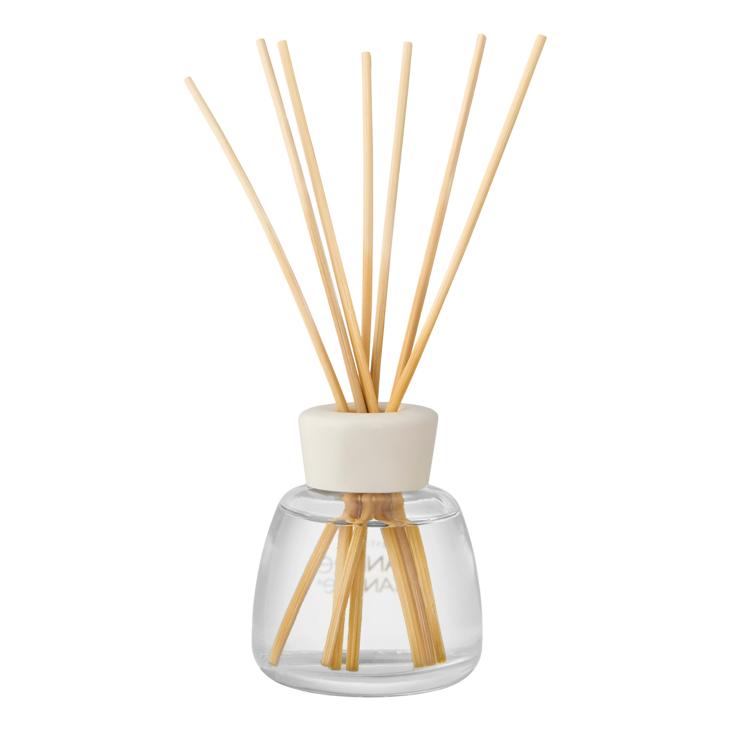 Reed Diffuser mit Duftstäbchen Nahaufnahme eines Reed Diffusers mit Glasflakon und Duftstäbchen