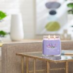 Lilac Blossoms Signature Medium Jar 368g 2-Docht – Produktansicht