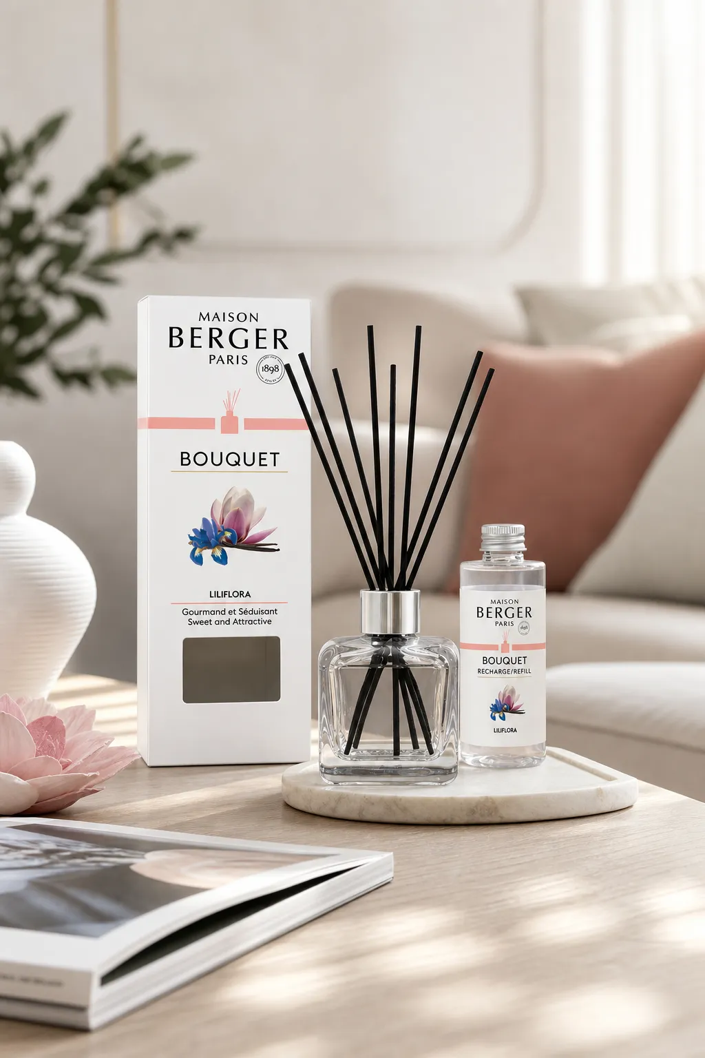 Liliflora Raumduft Diffuser 100ml – Stimmungsbild Liliflora Raumduft Diffuser 100ml in einer stimmungsvollen Anwendungsszene