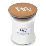Weiße WoodWick Kerze im Glas mit braunem Holzdeckel