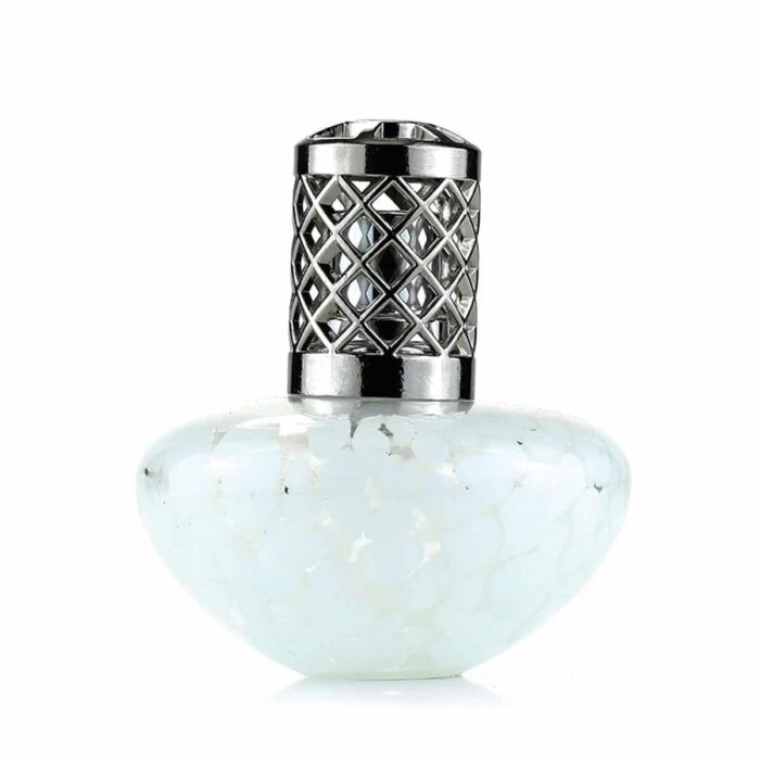 Duftlampe mit rundem hellblauem Gefäß und silbernem Rautengitteraufsatz