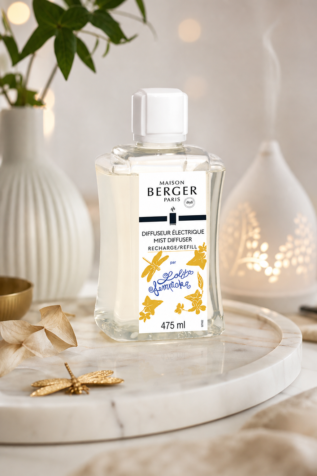 Lolita Lempicka Nachfüller auf einem Tisch im dekorierten Wohnambiente