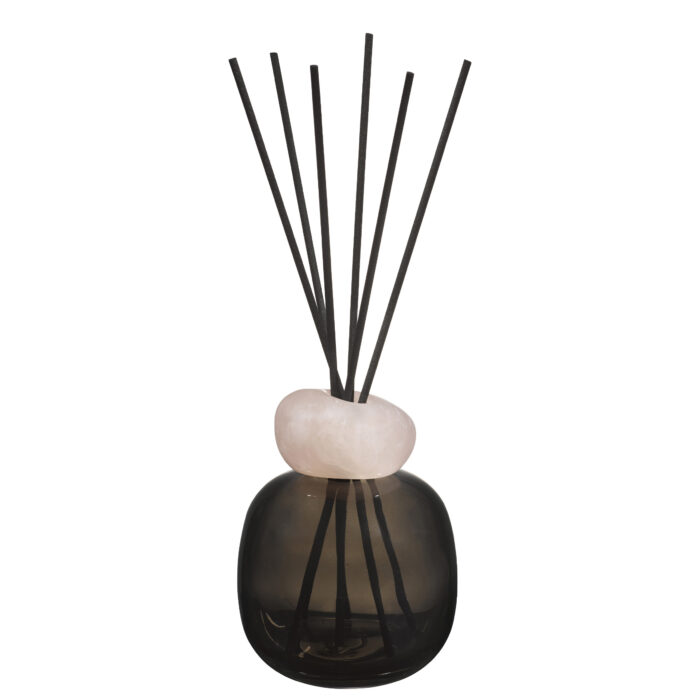 Dunkler Diffuser mit rosafarbenem Verschluss und schwarzen Duftstäbchen