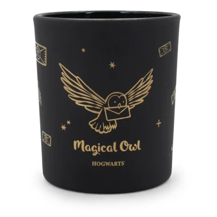 Schwarze Kerze mit geflügelter Eule, Sternen und Hogwarts-Aufdruck