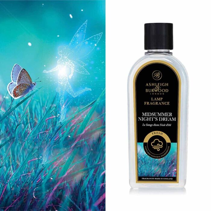 Flasche mit Midsummer Night’s Dream Lamp Fragrance vor türkisfarbener Wiesenillustration