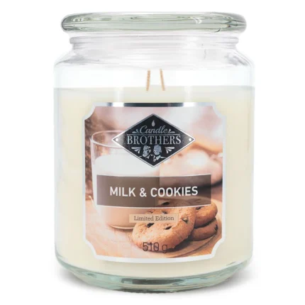 Milk & Cookies Duftkerze von Candle Brothers mit sichtbarem Etikett im Glas