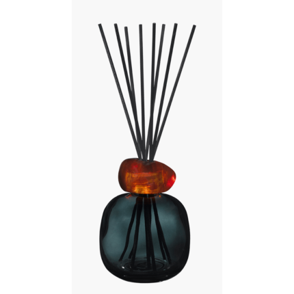 Raumduft-Diffuser mit schwarzem Gefäß, amberfarbenem Aufsatz und Duftstäbchen