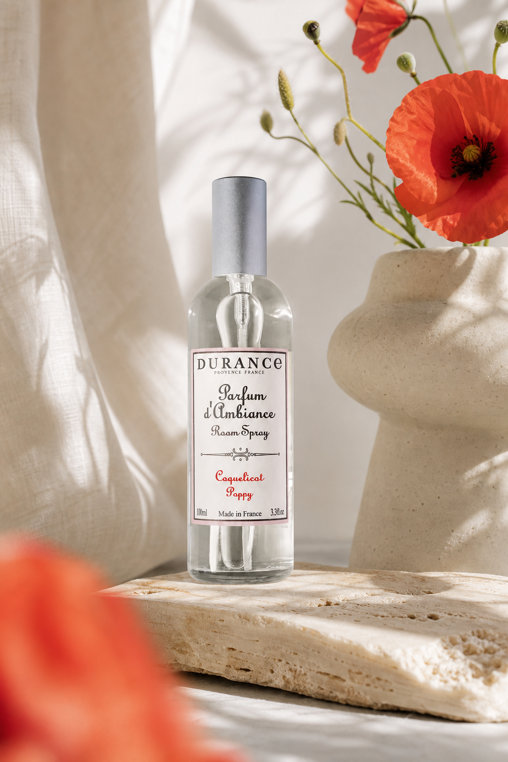 Mohnblume Raumspray 100ml in einer stimmungsvollen Anwendungsszene