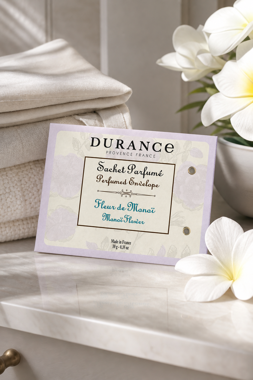 Monoi-Blüte Duftsäckchen 10g in einer stimmungsvollen Anwendungsszene