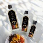 Drei Ashleigh & Burwood Moroccan Spice Flaschen neben Zitrusfrüchten und Gewürzen