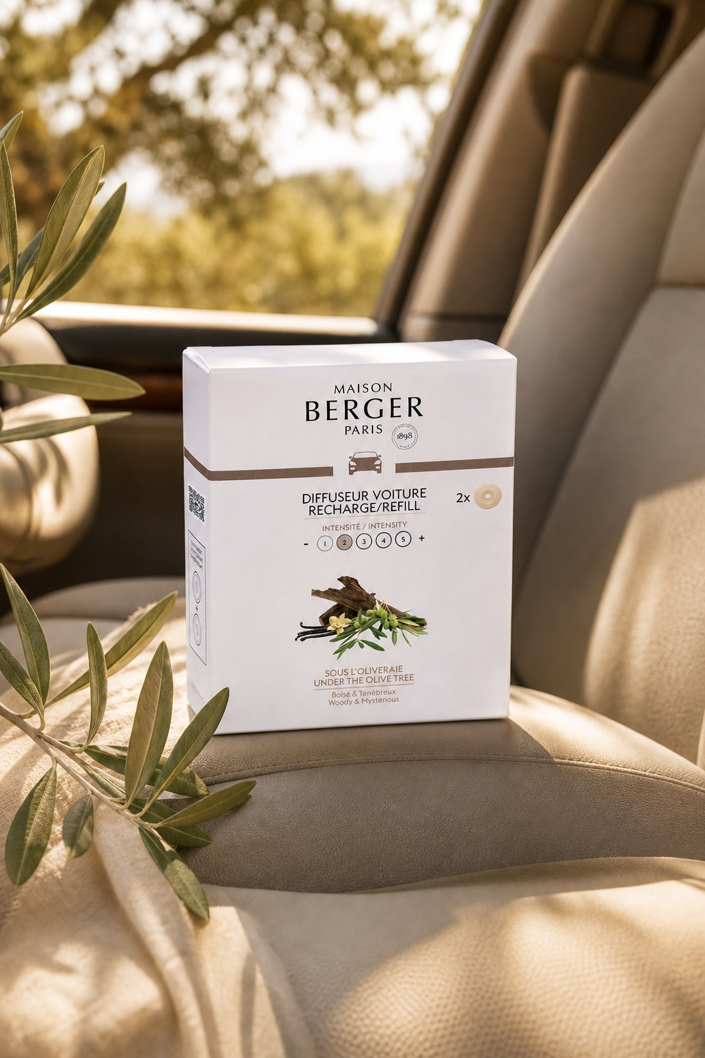 Maison Berger Autoduft-Nachfüller-Verpackung auf einem Fahrzeugsitz
