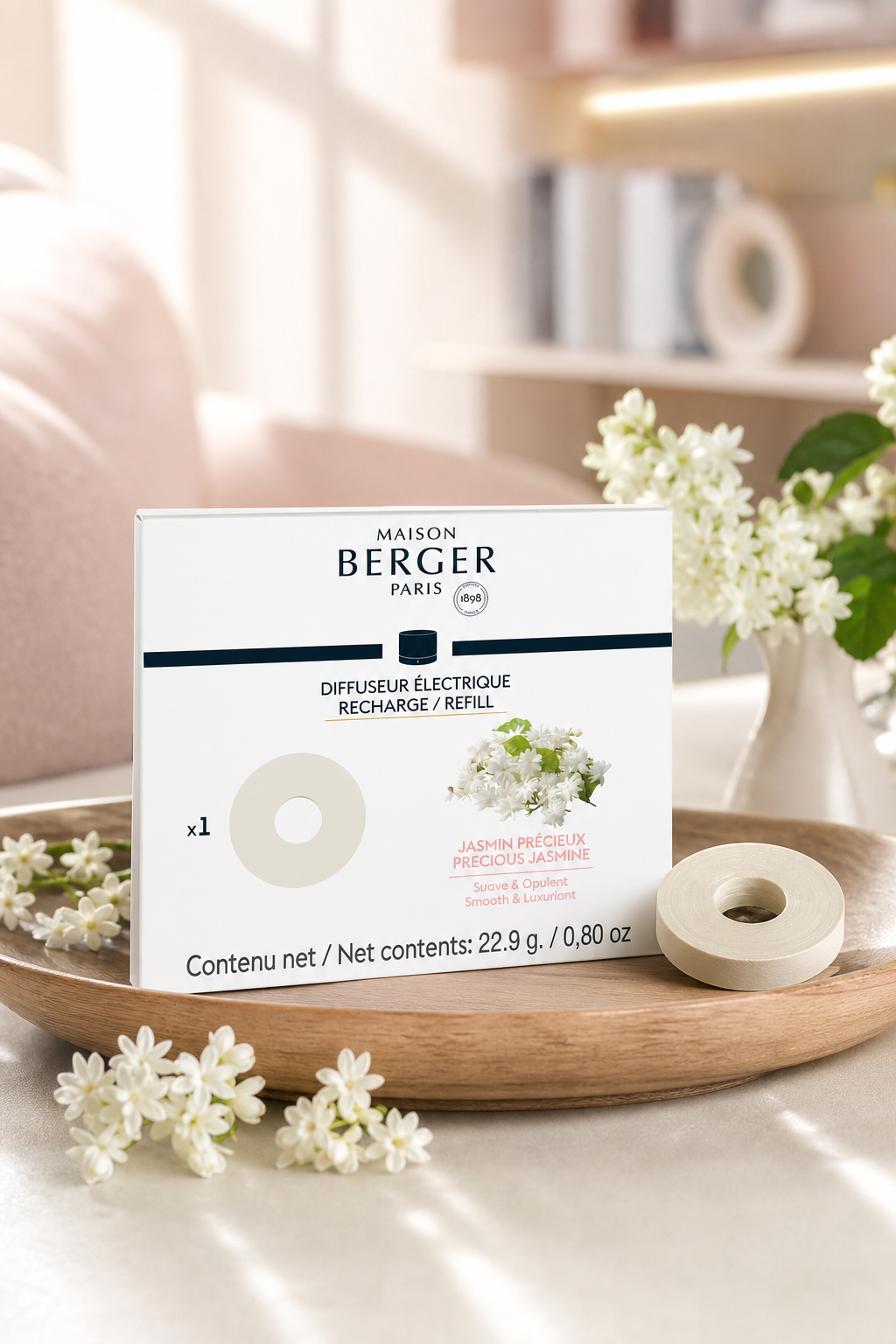 Jasmin-Diffuser-Nachfüller in Verpackung und separat auf Holztablett