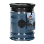 Blaue Kerze im Glas mit schwarzem Deckel und Lighthouse-Anhänger