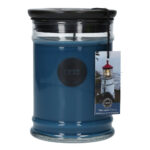 Blaue Nantucket Coast Kerze im Glas mit schwarzem Deckel und Leuchtturm-Anhänger