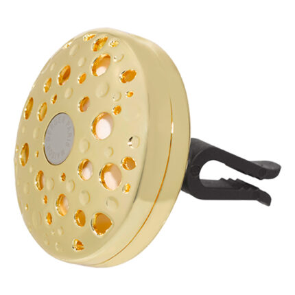Goldener Autoduft mit perforierter Abdeckung und schwarzer Klammer in Seitenansicht