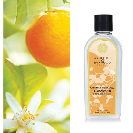 Flasche mit Orange Blossom & Mandarin Lamp Fragrance vor Orange und Blütenmotiv