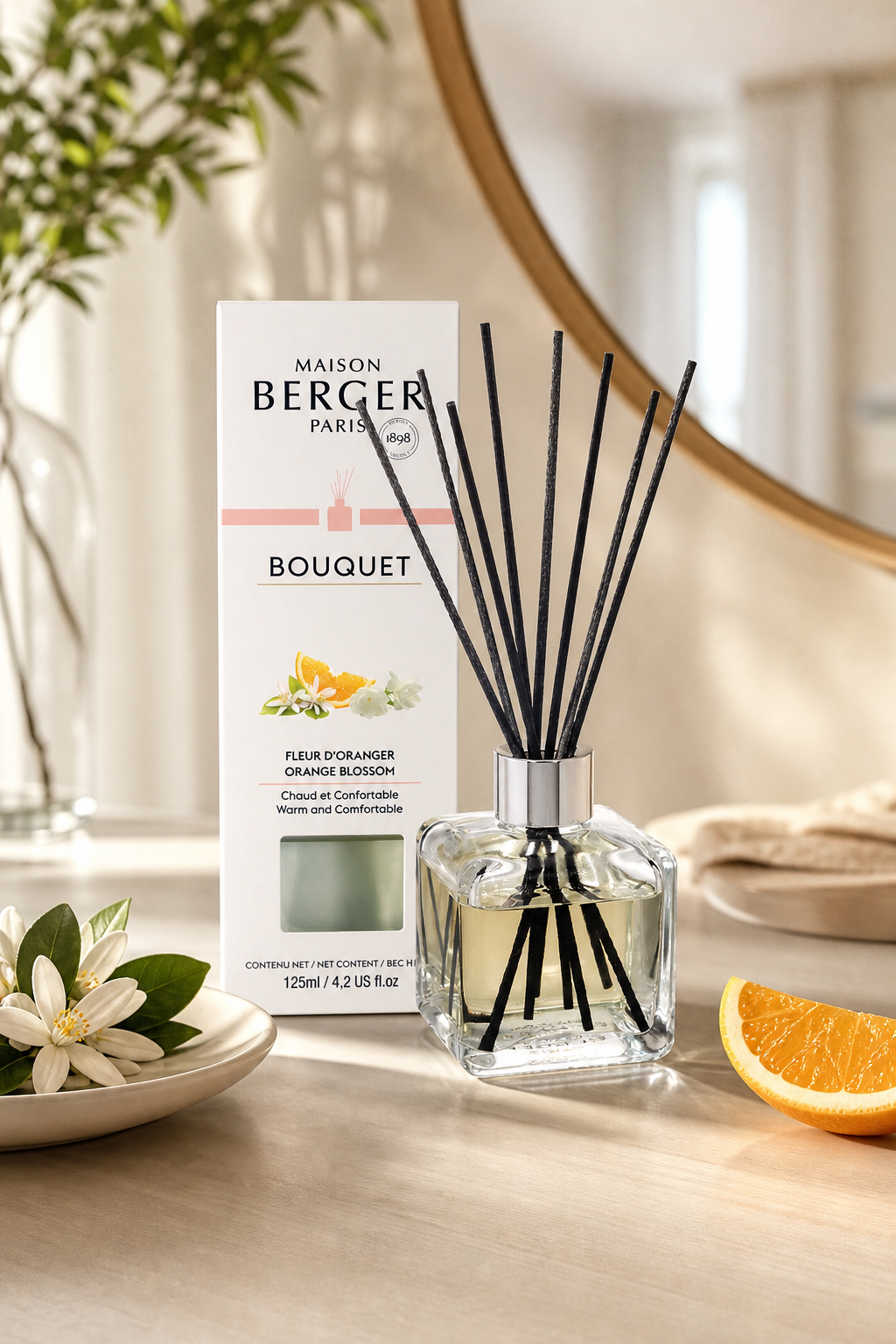 Orangenblüte-Diffuser mit Verpackung auf einem Tisch im Wohnbereich