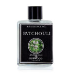 Nahaufnahme eines Patchouli-Fragrance-Oil-Flakons mit schwarzem Verschluss