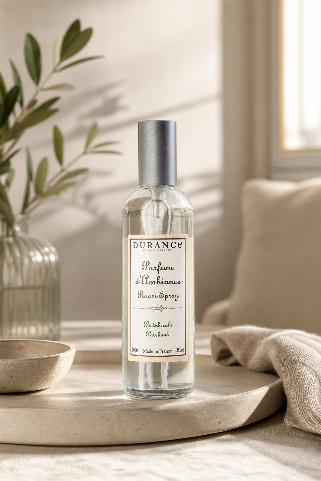 Patchouli Raumspray 100ml in einer stimmungsvollen Anwendungsszene