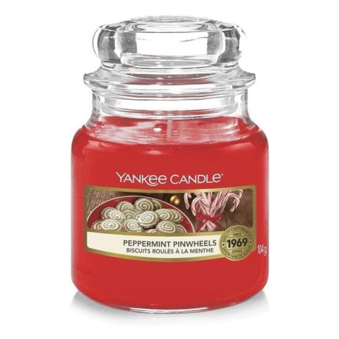 Rote Yankee Candle Duftkerze im Glas mit Peppermint-Pinwheels-Etikett