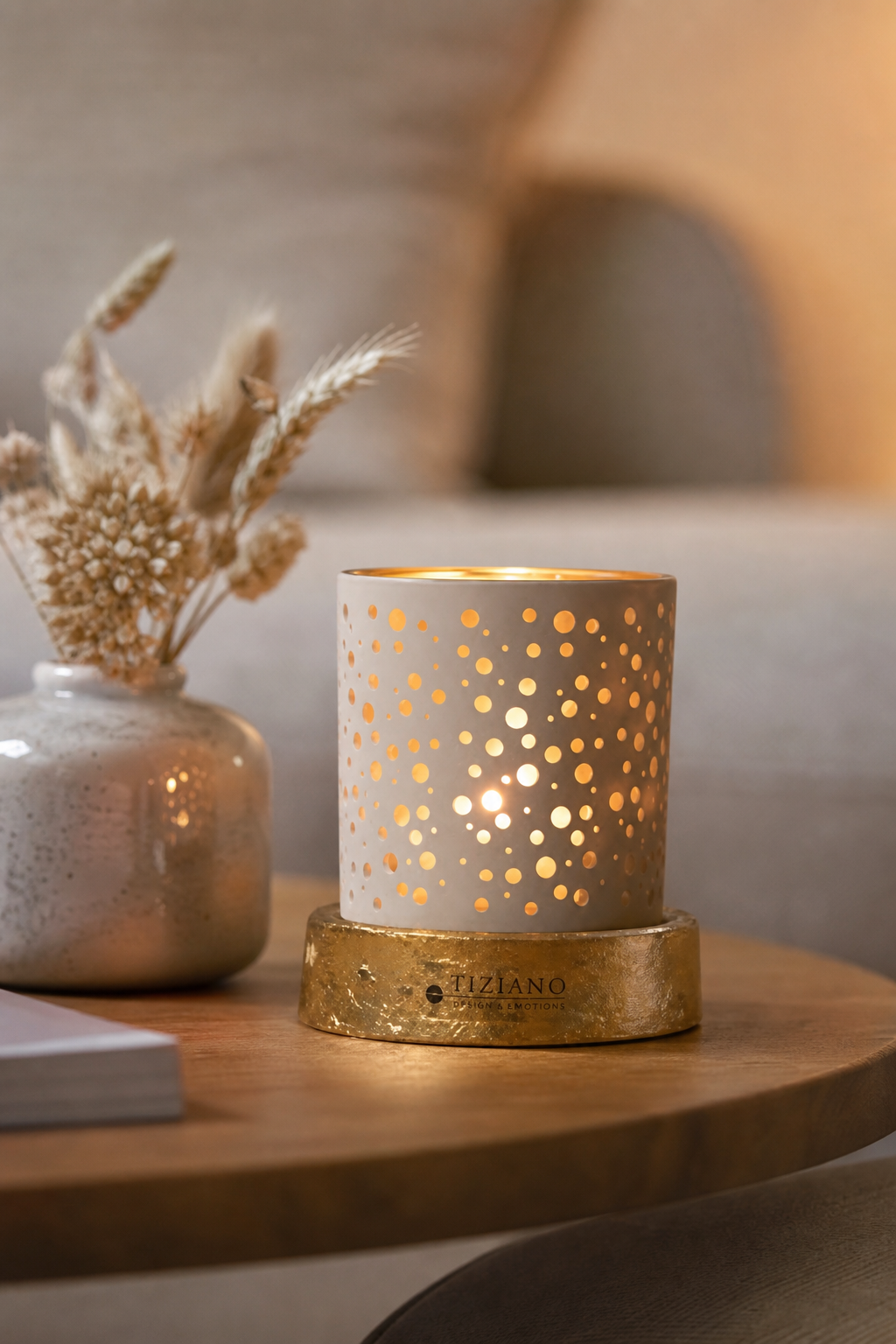 Piazza Basis für Votivglas 8cm gold in einer stimmungsvollen Anwendungsszene