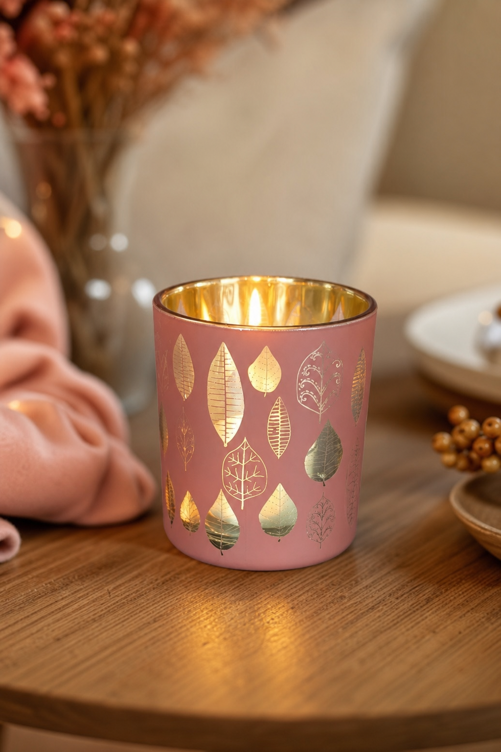 Piazza Blatt Votivglas 7cm glory pink/gold in einer stimmungsvollen Anwendungsszene