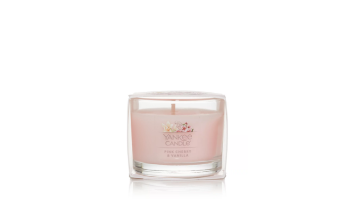 Yankee Candle Pink Cherry & Vanilla Votivkerze im Glas von vorne