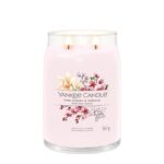 Pink Cherry & Vanilla Kerze mit zwei brennenden Dochten im Glas