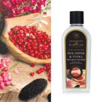 Detailansicht der Flasche mit Etikett Pink Pepper & Tonka und Beerenmotiv