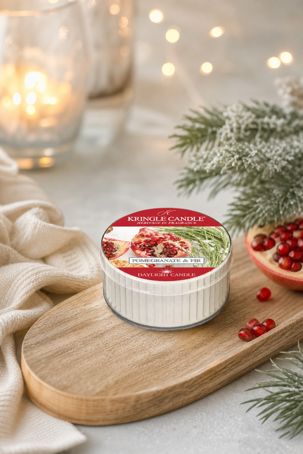 Pomegranate & Fir Daylight 42g in einer stimmungsvollen Anwendungsszene