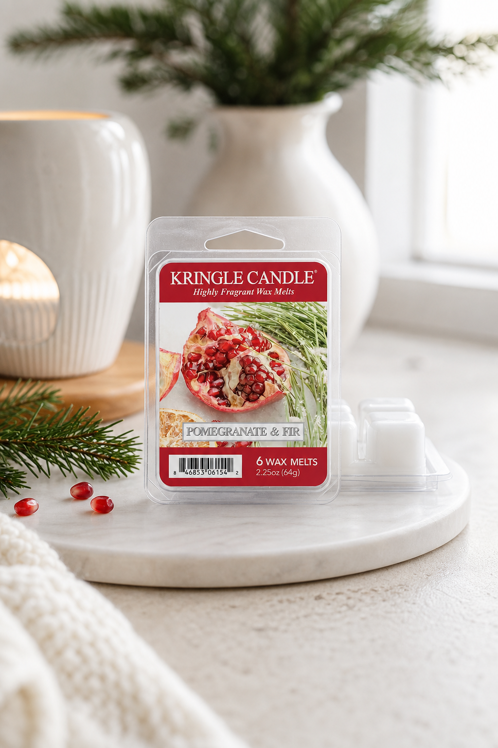 Pomegranate & Fir Wax Melts 64g in einer stimmungsvollen Anwendungsszene