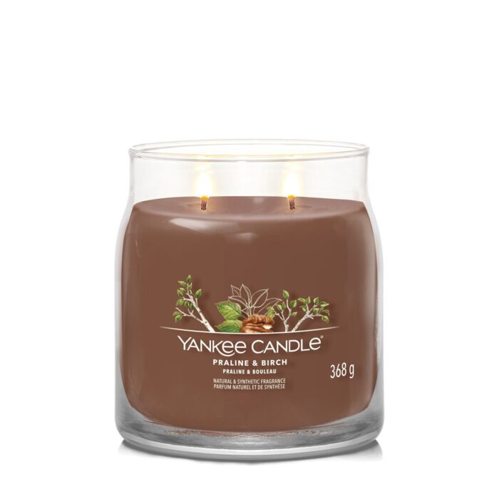 Detailansicht der brennenden Yankee Candle Praline & Birch Kerze