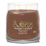 Yankee Candle Praline & Birch Kerze mit zwei brennenden Dochten