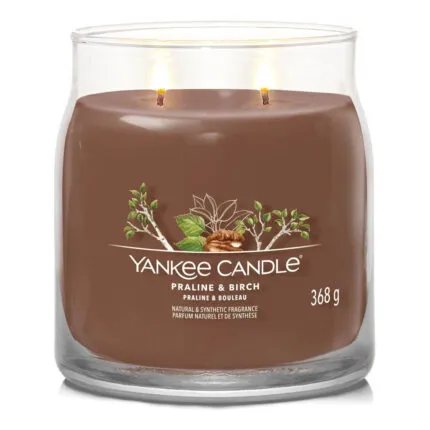 Detailansicht der brennenden Yankee Candle Praline & Birch Kerze