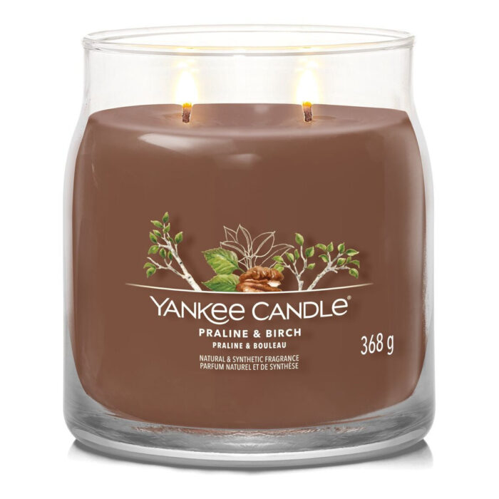 Detailansicht der brennenden Yankee Candle Praline & Birch Kerze