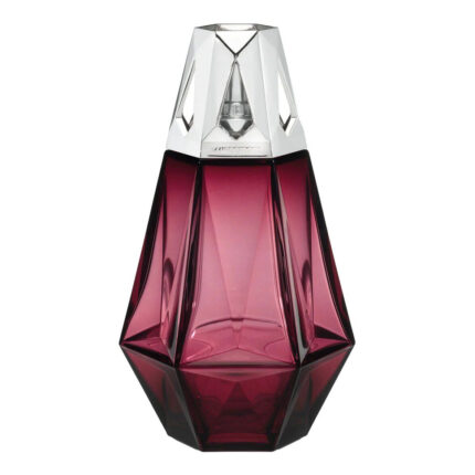 Nahaufnahme der facettierten granatfarbenen Lampe Berger mit silberfarbenem Aufsatz