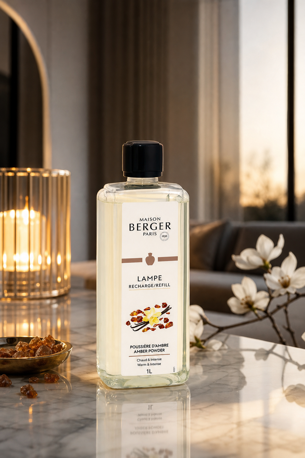 Maison Berger Paris Nachfüllerflasche steht auf einem Tisch im Wohnambiente
