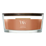 Frontalansicht der WoodWick Pumpkin Praline Kerze im Glas