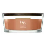 Frontalansicht der WoodWick Pumpkin Praline Kerze im Glas