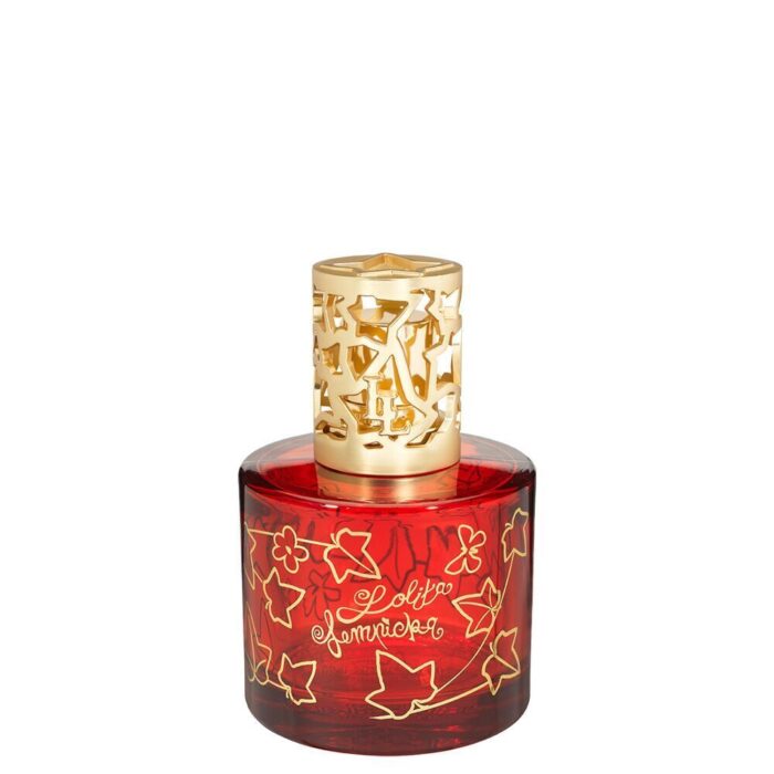Nahaufnahme der roten Sweet Lampe Berger mit goldener Schrift und Schmetterlingsmuster