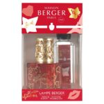 Maison Berger Sweet Set mit Lampe und Nachfüllflasche auf einem Tisch im Wohnraum