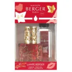 Maison Berger Sweet Set mit Lampe und Nachfüllflasche auf einem Tisch im Wohnraum