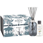 Maison Berger Paris Diffuser-Set mit Flakon, Duftstäbchen, Nachfüllflasche und Verpackung