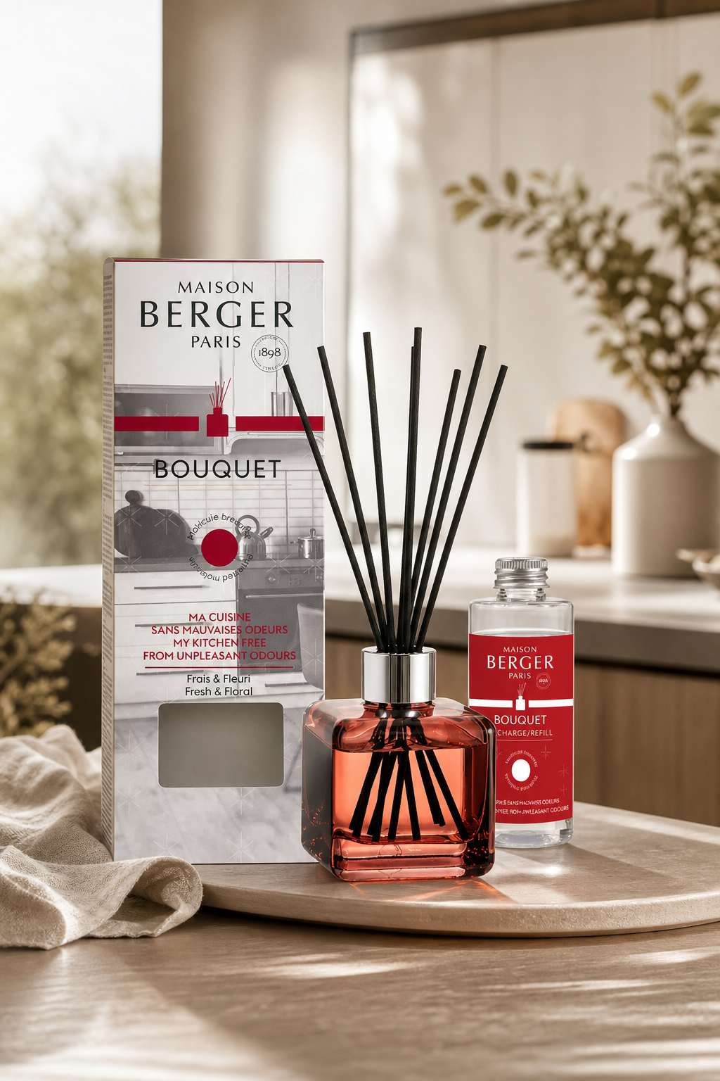 Maison Berger Bouquet Diffuser mit Verpackung und Nachfüllflasche auf einem Küchentisch