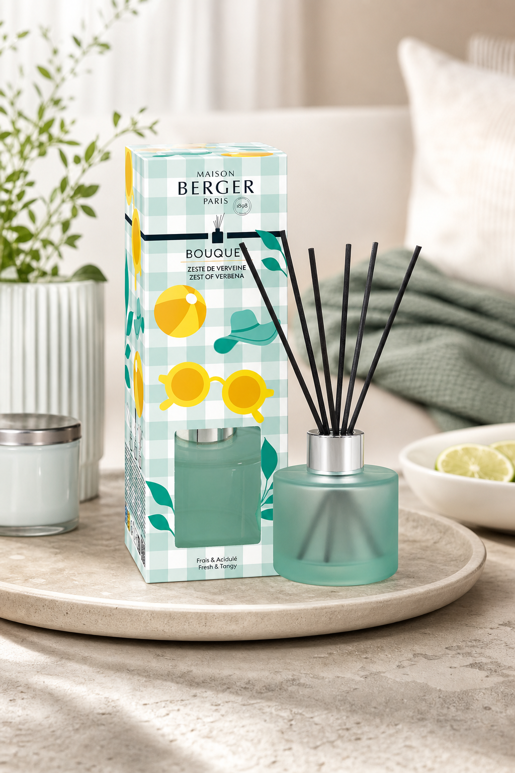 Maison Berger Diffuser mit Verpackung auf einem Tablett im Wohnbereich