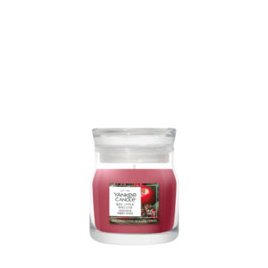 Red Apple Wreath Duftkerze im Glas vor weißem Hintergrund